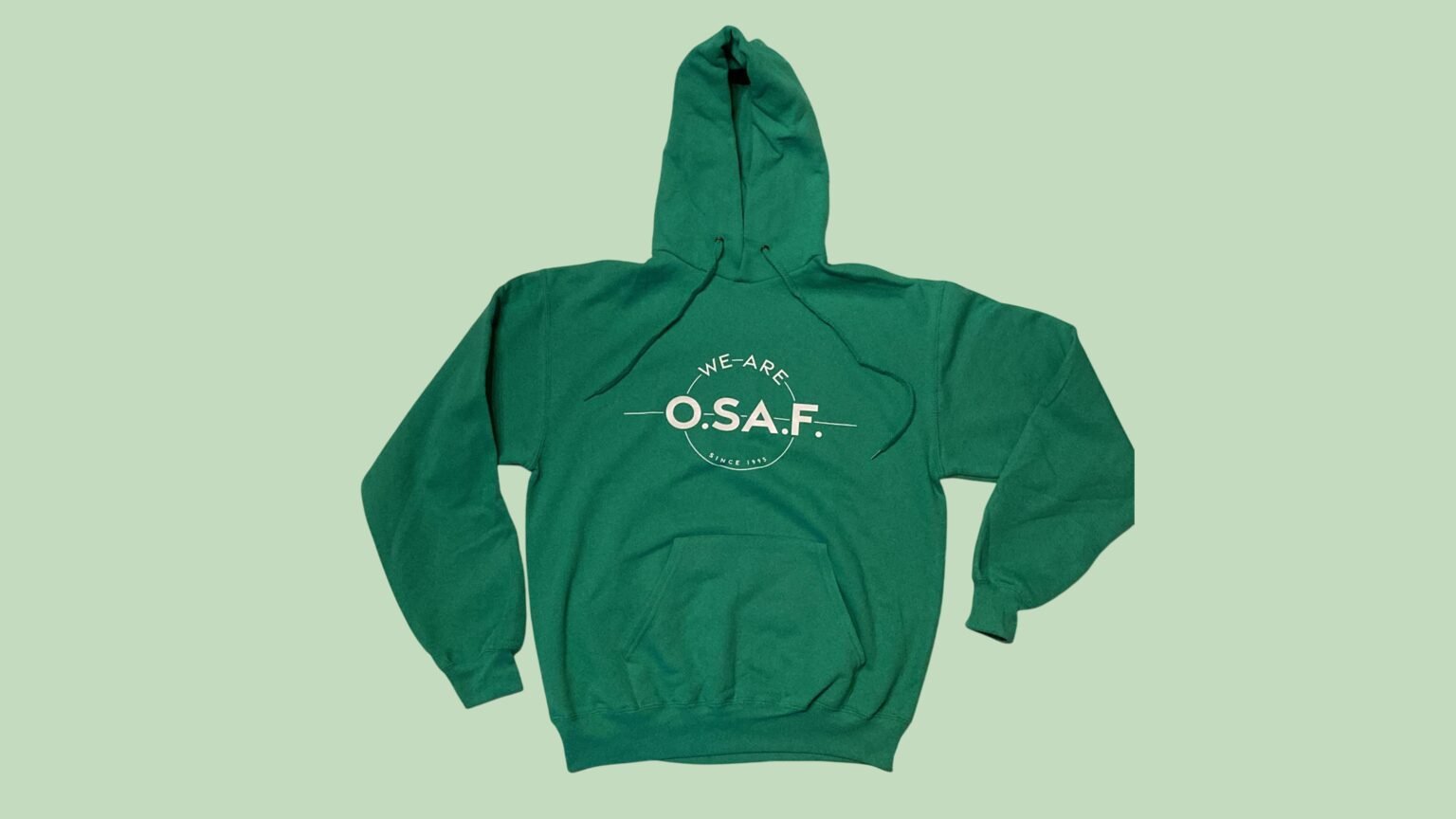 Felpa “WE ARE O.SA.F.” con cappuccio